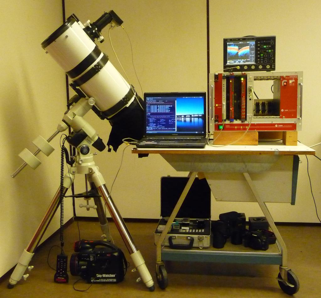 6.2. Distinction of Stars and Background Light 37 Oscilloscope Telescope PC equipment of telescope Telescope Control Figure 6.2: Photo of the experimental setup.