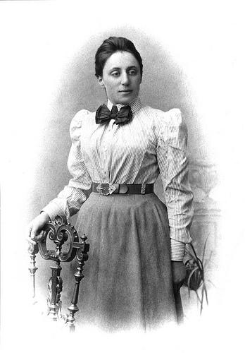 Emmy Amalie Noether rodena je 23. ožujka 1882. U Njemačkoj. Otac joj je bio poznati matematičar Max Noether, jedan od najznačajnijih matematicara koji su se bavili algebarskom geometrijom.