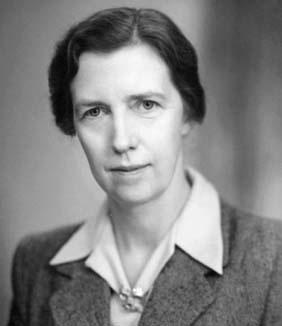 Mary Cartwright rodena je 17.prosinca 1900. godine u Aynhou u Engleskoj. Diplomirala je na sveučilištu u Oxfordu 1923., samo dvije godine nakon što je to bilo dozvoljeno ženama. Godine 1928.
