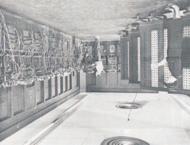 6 Povijesni razvoj ra unalnih sustava Slika 1.4: Prikaz ra unala ENIAC. Slika preuzeta iz [4]. (slika 1.5) i drugih.