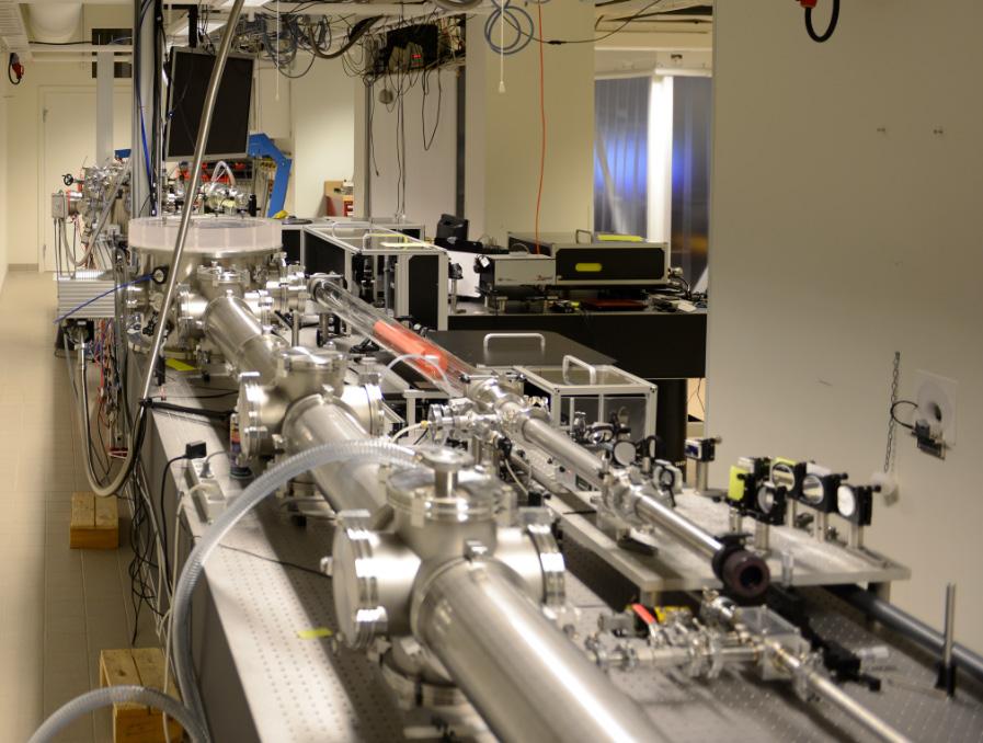 The high-intensity HHG beamline Driving laser Attosecond source Development goals Applications Ti:Saph CPA, 800 nm, 100 mj, 35 fs, 10 Hz Pulse