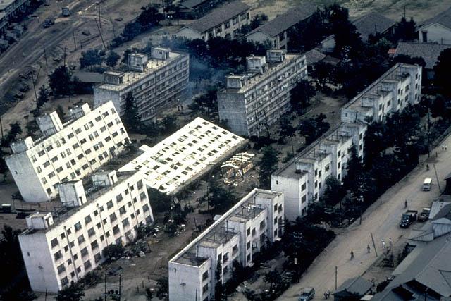 Liquefaction Damage, Niigata, Japan, 1964 Instructional Material Complementing FEMA 451, Design Examples Geotechnical 15-4 - 57 Famous photos of buildings on liquefied soils in Niigata, Japan, in