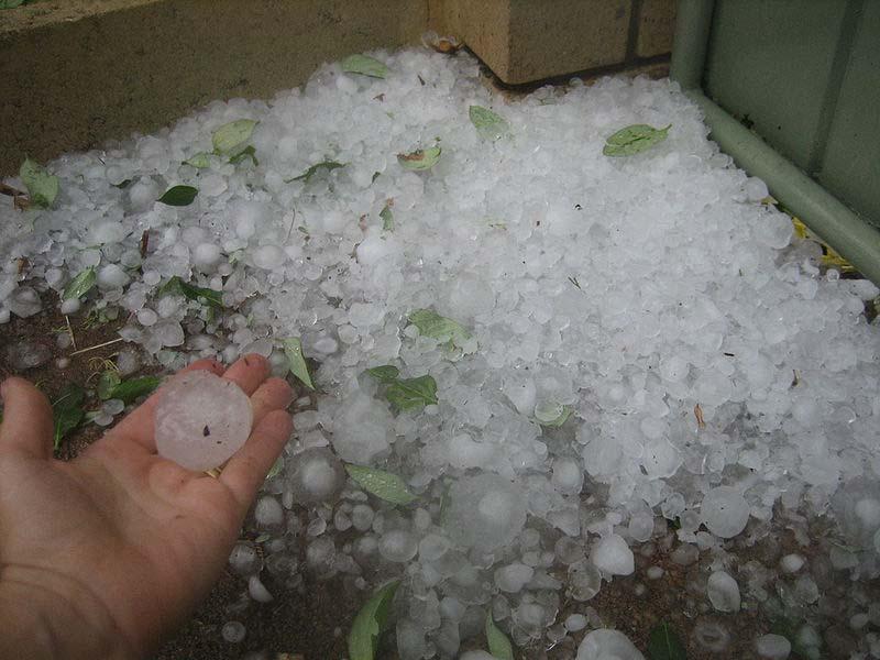 6 Hail can be different sizes. It can be big like a quarter or small like a pea.
