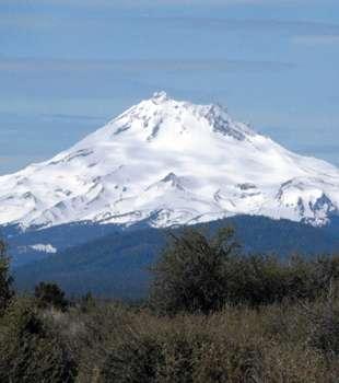 Mount Jefferson Location: Oregon, Jefferson/Linn/Marion Counties Latitude: 44.674 N Longitude: 121.