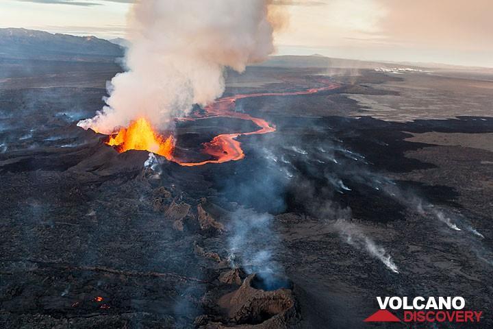 Types of Volcanoes Fissure Eruptions Magma that is highly fluid oozes from cracks or fissures in Earth s surface