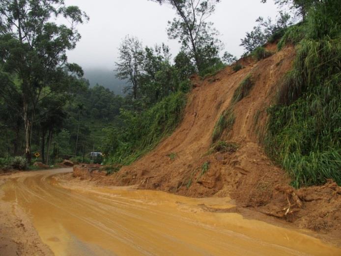 possibly in a form of partial debris flow. The photo on the left gives an example of slope failure along the National Road A005 between Kandy and Nuwara Eliya.