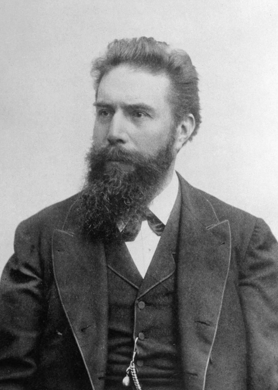 1895 Wilhelm Röntgen Discovered x-