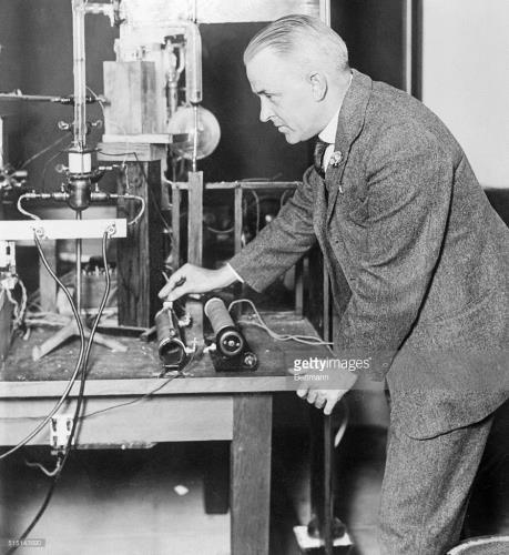 1909 R.A. Millikan determined the charge of an electron and shows that this was the smallest possible charge that could be detected. His experiments were known as Millikan s oil drop experiments. Fig.