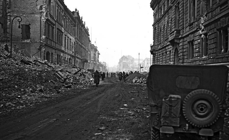 2 Candy Bomber As World War II ended in 1945, the Soviet army left Berlin in ruins.