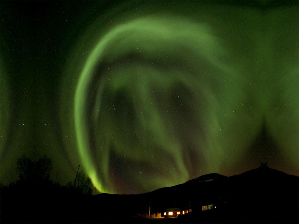 He who looks long upon the aurora soon goes mad. - Inuit saying Photo by Mikko Syrjäsuo Nevanlinna, H.
