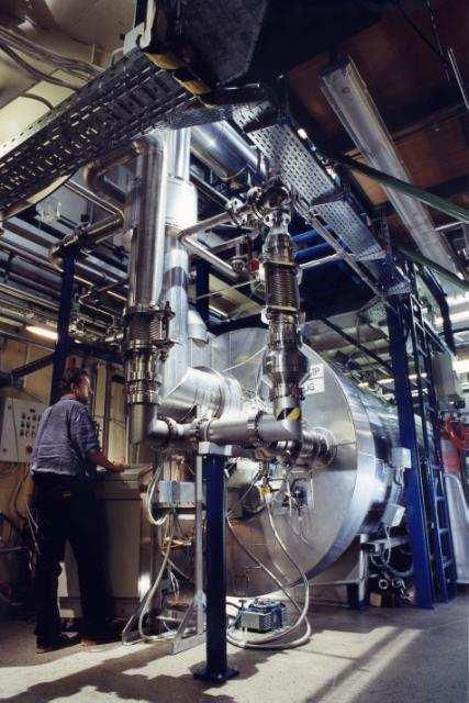 Vacuum pumping is required prior to starting the fusion reaction to eliminate all sources of organic molecules that would otherwise be broken up in the hot plasma.