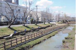 The FL-value (safety factor against liquefaction) came to 1 or more at most depths in the neighborhood of Urayasu Station, where no liquefaction damage was observed, and in the Akemi-Hinode