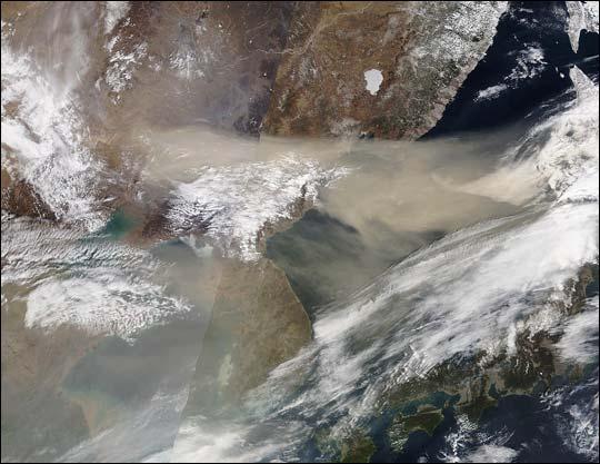 4.2 Dust Storm Monitoring Using MODIS Dust cloud over China.