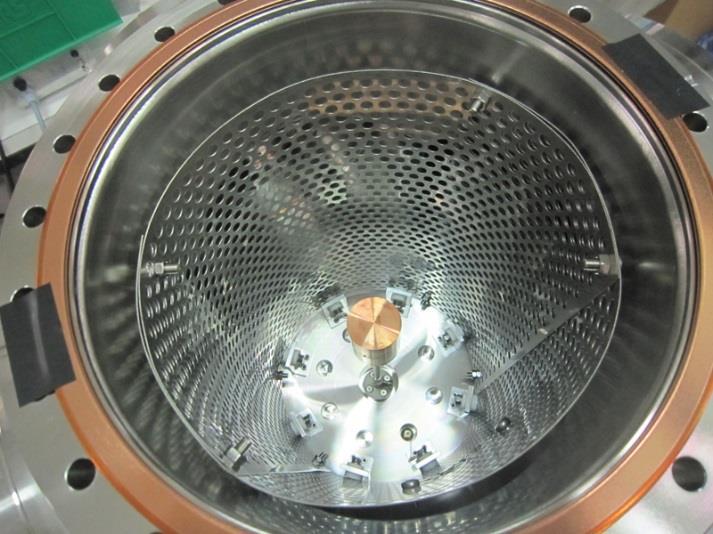 External view and inside the vacuum chamber