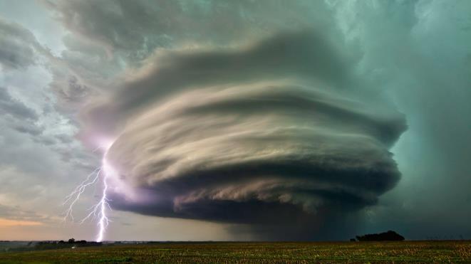 13-2: Supercells Supercells are self-sustaining, extremely powerful storms.