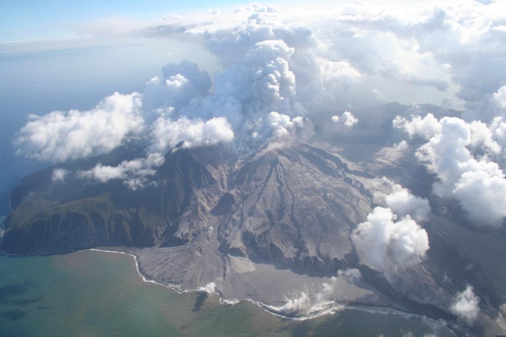 ASSESSMENT OF THE HAZARDS AND RISKS ASSOCIATED WITH THE SOUFRIERE HILLS VOLCANO, MONTSERRAT Seventh Report of the Scientific Advisory Committee on Montserrat