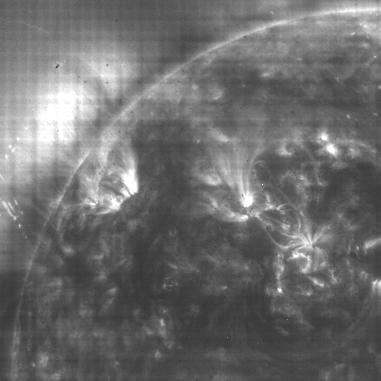 L482 H. Peter and C. Vocks: Heating the ambient background corona by Alfvén waves Solar Y [arcsec] 2 4 6 8 EIT / SOHO 13.