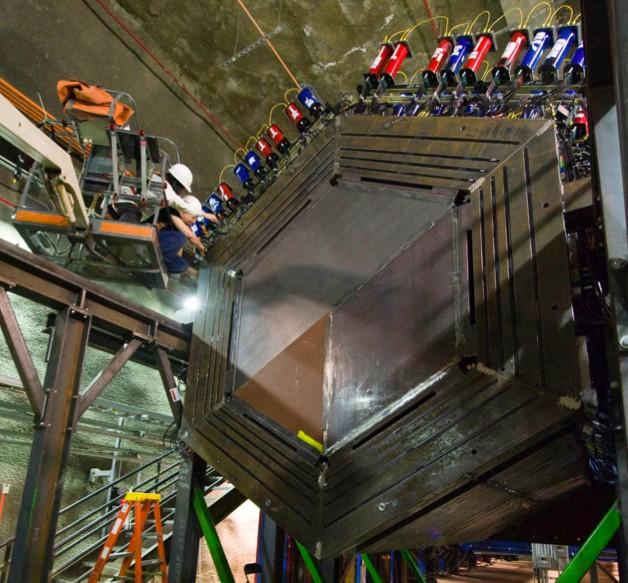 MINERvA MINERvA: A dedicated neutrino cross-section experiment Large volume of plastic scintillator (CH) interspersed with nuclear targets Sits in NuMI beamline at Fermilab directly