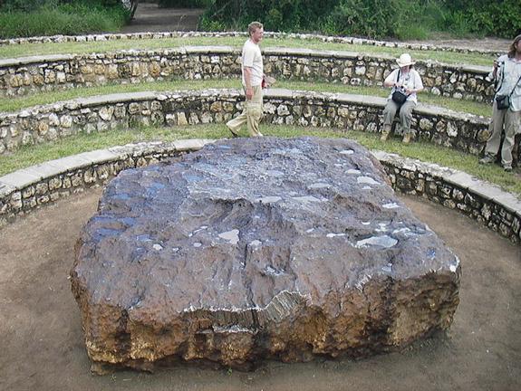 Largest Meteorite in the World The Hoba Meteorite in Namibia The largest meteorite ever found is to be found in the grounds of the ``Hoba'' farm close to Grootfontein.