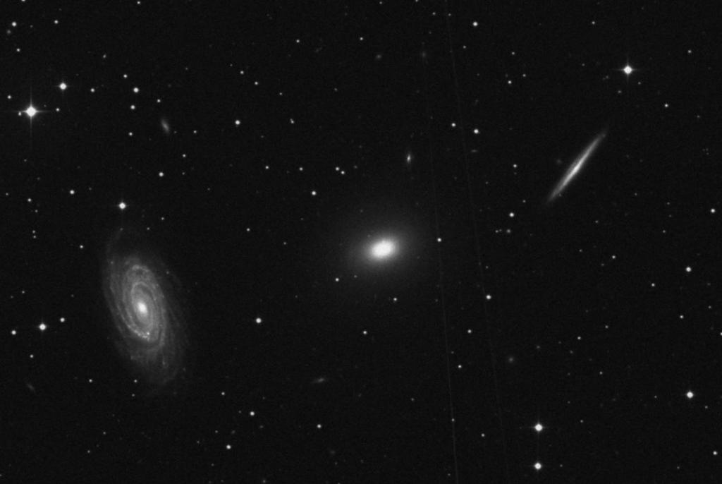 Above: From left to right the spiral galaxy NGC-5985, the elliptical galaxy NGC-5982, and the edge-on spiral NGC-5981. Image: STScI POSS-II J. Above: Chart showing the location of the Draco Triplet.