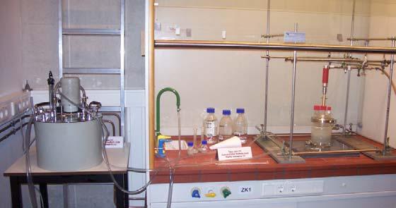 3. Setup and first results The olivine silica setup consists in a stirred double-walled glass reaction vessel with an inner volume of 1 liter, with a thermostat bath that controls the reactor