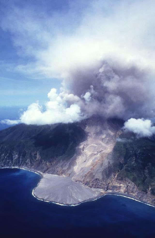 SOUFRIERE HILLS MONTSERRAT -Began erupting on July 18, 1995 -Dome collapse