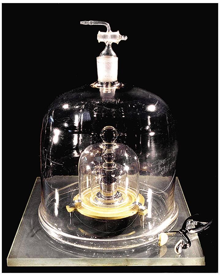 The SI Mass Unit: kilogram The kilogram was originally defined as the mass of 1 liter of water at 4 o C.
