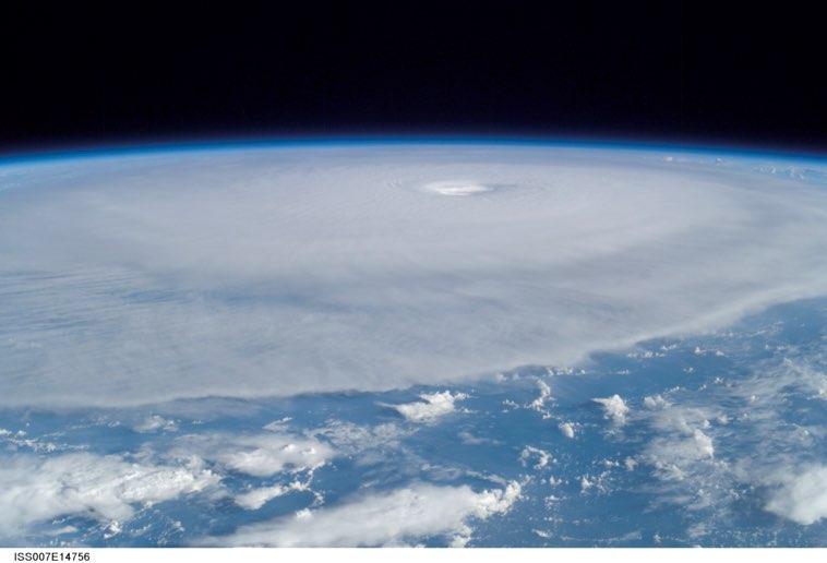 Size: height = 15 km for both hurricanes & Tstorms. diameter = 150-300 km for hurricanes. (compared to 15 km for Tstorms) (LG: 5a) Hurricane Isabel Thunderstorms from http://www1.msfc.nasa.