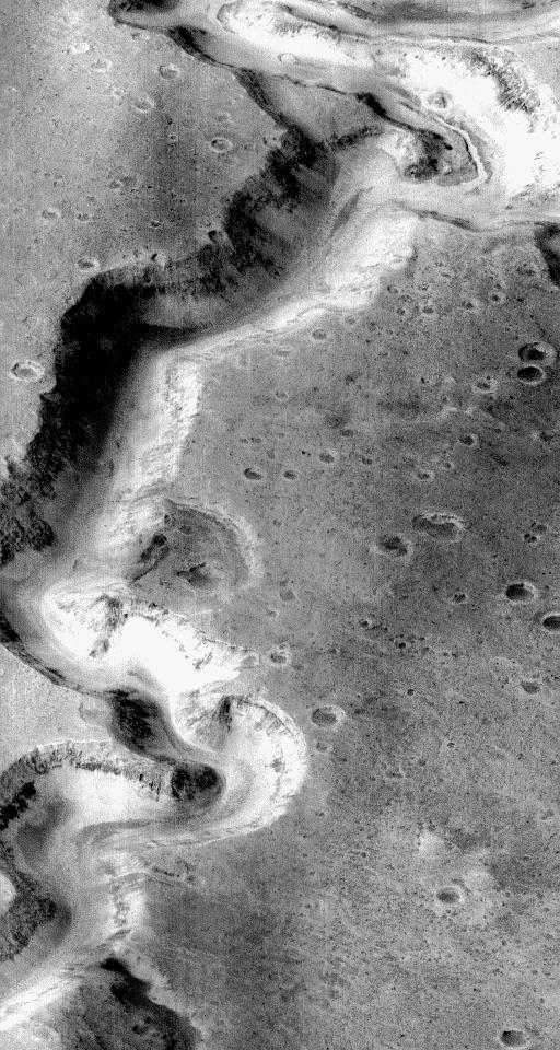 Valley networks: Bedrock control Nanedi Vallis Nirgal Vallis HRSC Sapping-like valleys may be formed by
