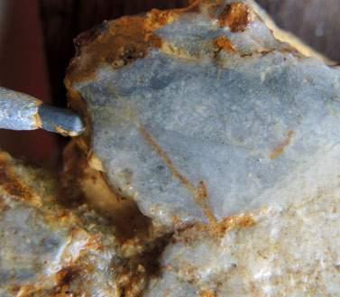 c, d) Clasts of residual quartz, silicic 2-3, incipient