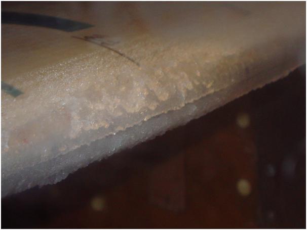 Figure 1-4 Glaze and Rime Ice, Cranfield icing wind tunnel, left: glaze ice, right: rime ice The other important environmental parameter of icing is the droplet diameter (or an alternative size scale