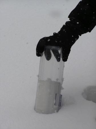 Liquid water content of snow - from the gauge -