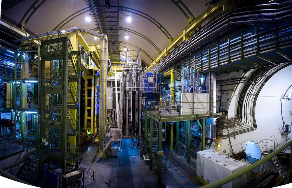 The LHCb cavern and detector (May 2009)
