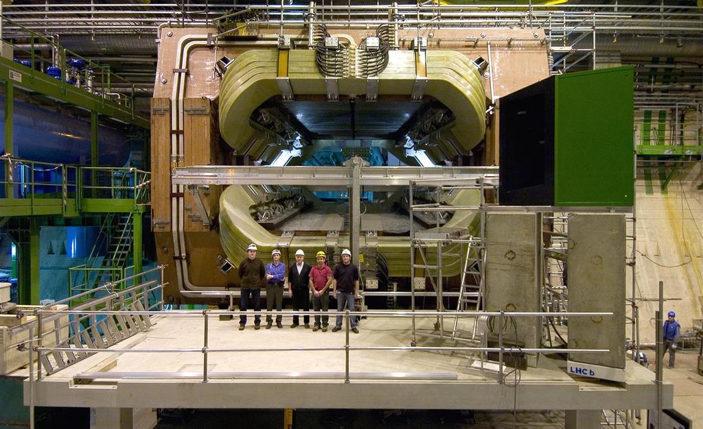 The magnet (during installation, end 2004)