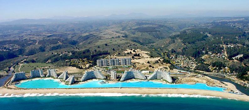 3. REKORDNÉ BAZÉNY NA SVETE 3.1. Najväčší bazén Najväčší bazén sveta sa volá Crystal Lagoon (Krištáľová lagúna), nachádza sa v rezorte San Alfonso del Mar v chilskom meste Algarrobo.