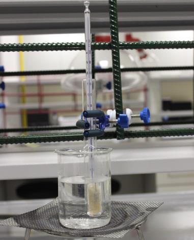 When all of the naphthalene has melted, stop heating, remove the test tube out of water. 3.