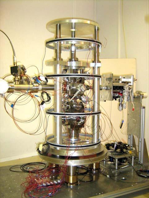 Cold atom gravimeter k at k gt 2k gt 2 2 2 eff eff L Ground sensitivity: σ g ~10-7 m.s -2 at 1s with interrogation time 100 ms limited by vibrations Extrapolation to space: <10-10 m.