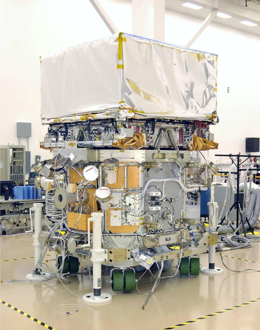 GLAST During Integration Both the LAT and GBM are now integrated to the Spacecraft at General