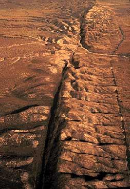 transform boundary The San Andreas Fault is undoubtedly the most famous transform boundary in the world.