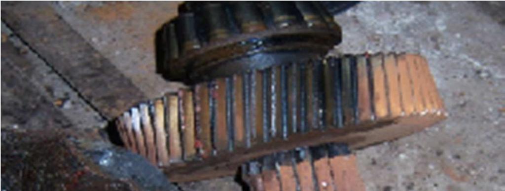 All spur gears show irrevocable damages