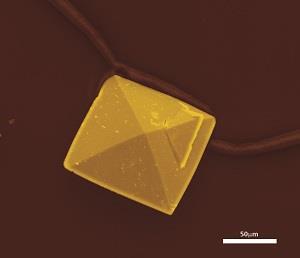 Detector efficiency contrast pseudo-octahedral crystal of
