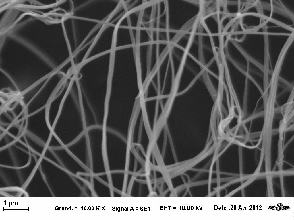 Gels 2015, 1 48 (c) (d) Figure 2. SEM images of HPMC fibers for different concentration at fixed parameters (35 kv, 4.5 ml/h, 20 cm distance and 1 mm tip). (a): 2 % wt/v; (b): 2.5 % wt/v; (c): 2.