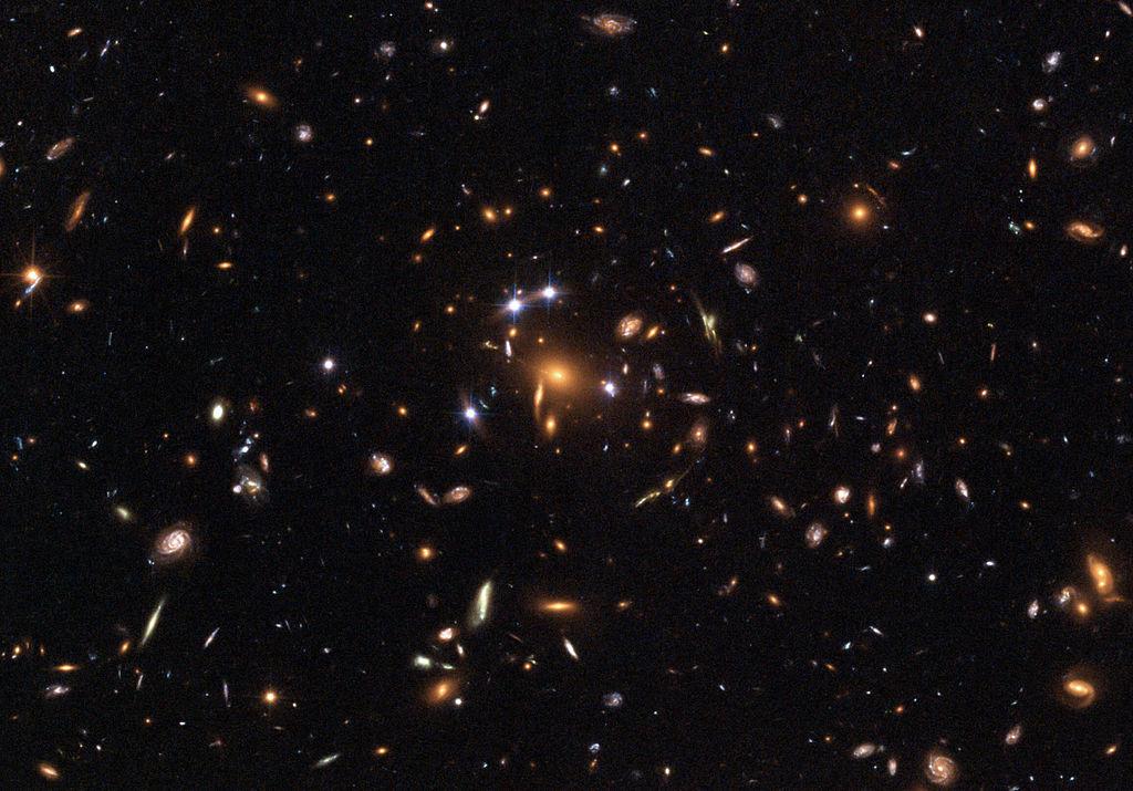 INTRODUCTION Cntext Galaxy Clusters are giant csmic labratries harbring thusands f bjects with different rigins and characteristics.