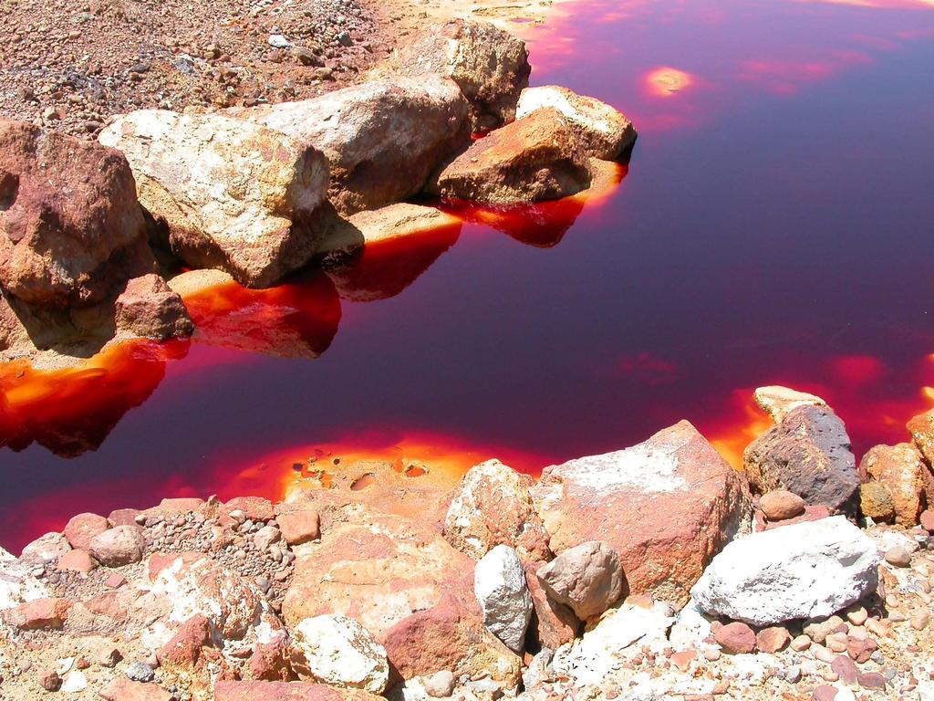 Cerro de Pasco, Perú Acid Mine Drainage (AMD) Acid Rock