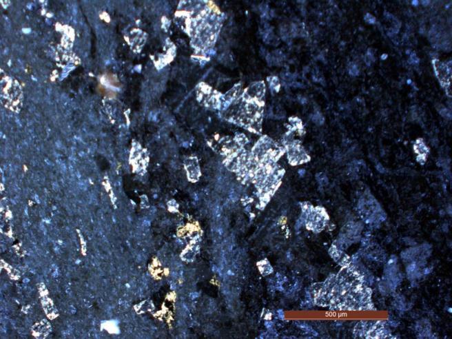 8 m). of quartz-carbonate with an associated pyrite±galena.