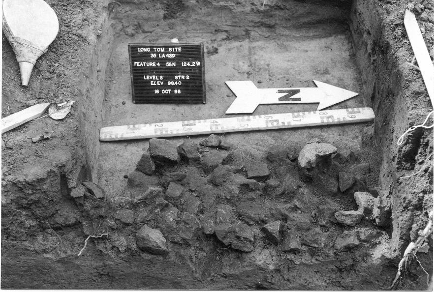 113 Chapter 7 Archaeology of the Long Tom Site Figure 7.32. The partial remains of Feature 4 earth oven along the west side of Trench 124W.