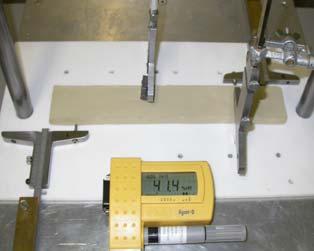 with controlled temperature and relative humidity Drying of Bioley silty clay cakes with axial bottom restraint (notches).