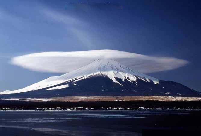 Lenticular clouds Have a lens shape or looking like a