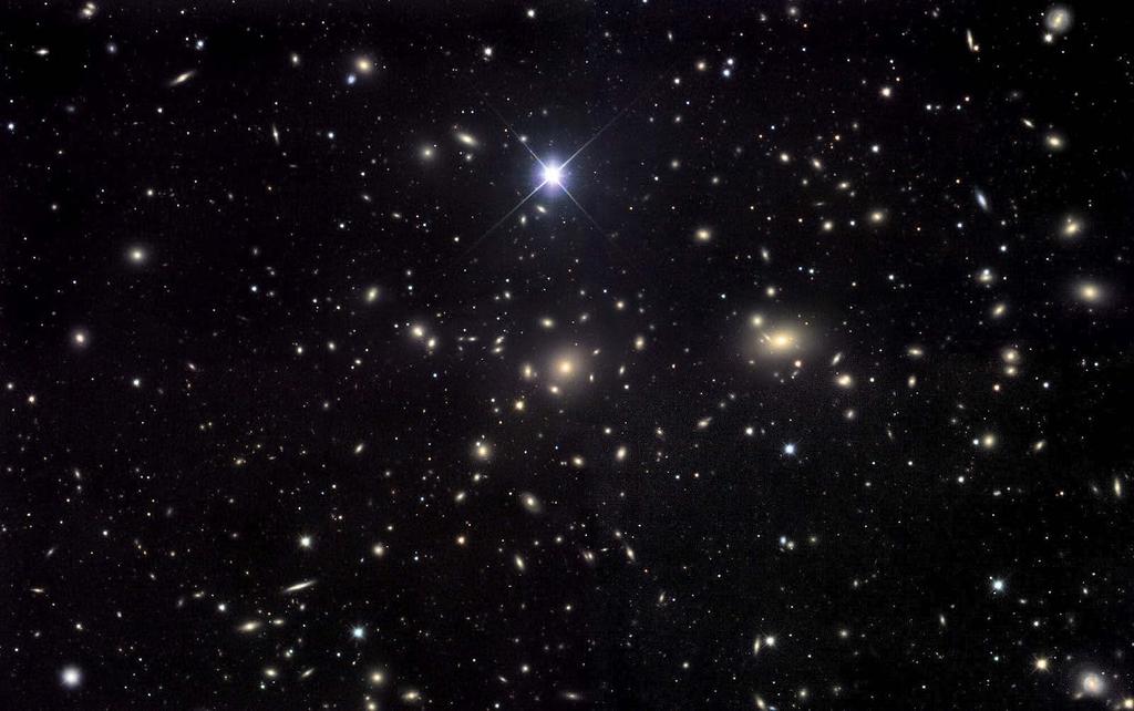 6.3. PRIMER 3 43 Slika 6.3: Slika nočnega neba [12]. Čeprav se prag razlikuje le za 30 odtenkov, pa je razlika v številu najdenih zvezd precej očitna. Ta namreč znaša za več kot faktor 2.