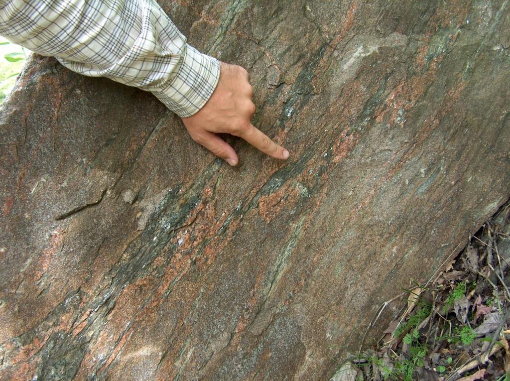 Relationships Granite pegmatite dike cored by quartz+sillimanite (plus retrograde muscovite)